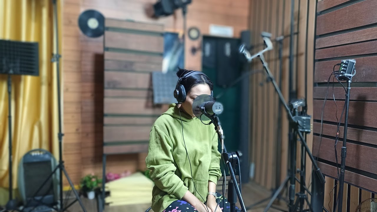 Kan nupa hla thar studio  kan luh pui ta.. 😇 (Darkar 1) tih hla ngei mai kha..