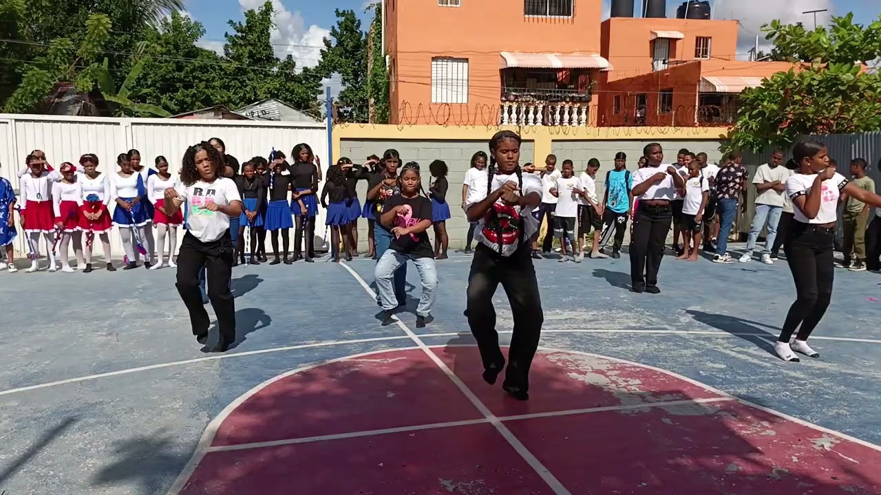 Coreografía fin de período escolar por las estudiantes de 2do A, B y C. Politécnico P.M.F.R.