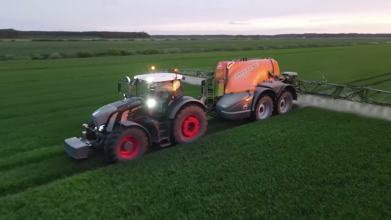 Spring wheat spraying (fendt 939, Amazone Ux11200)