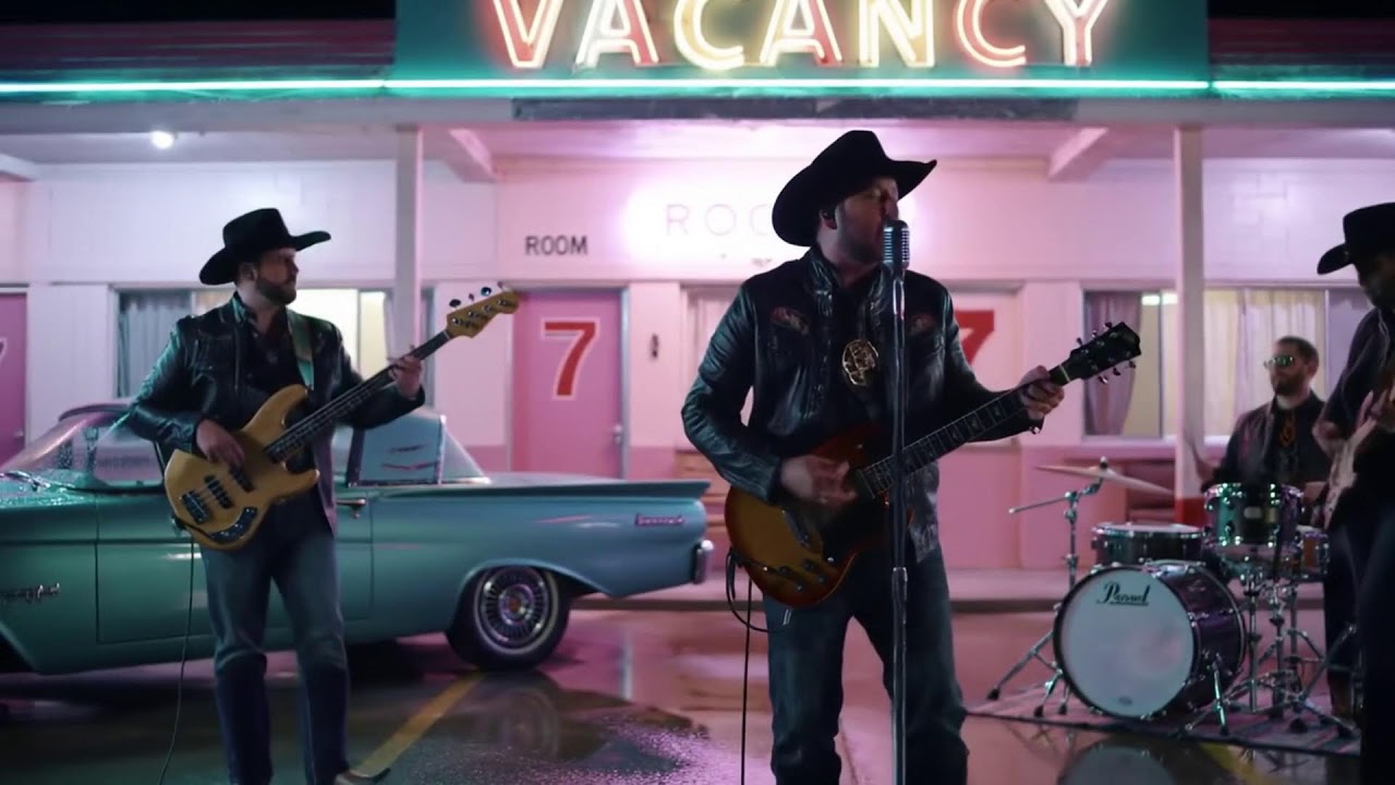 Country Rock Vibes – Southern Wind & Dust Trails Inspired by Chris Stapleton
