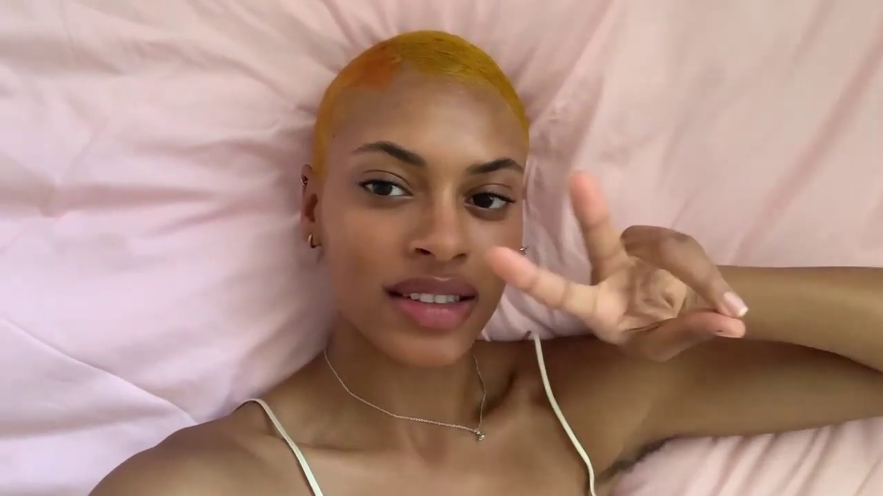 Get Ready With Me: feat. Annahstasia + Glossier