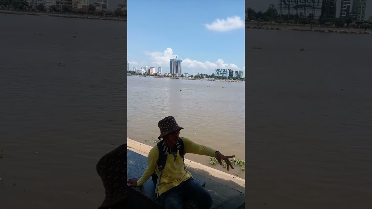 A WALK IN PHNOM PENH - RIVERSIDE - CAMBODIA