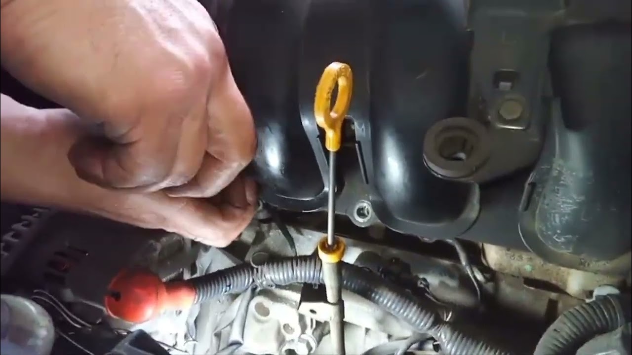 Nissan Tiida. 2012  luz de injeção aceza no painel