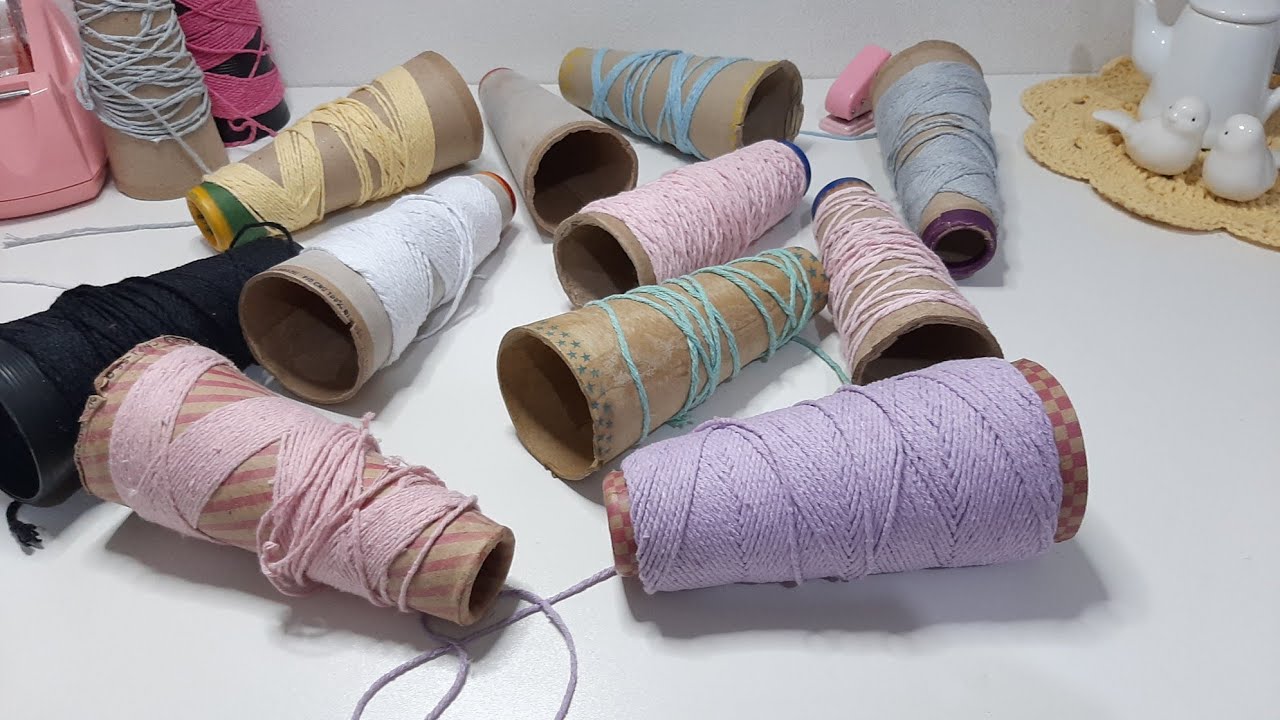 Sobras de barbante são perfeitas para fazer pequenos detalhes na nossa peça de crochê