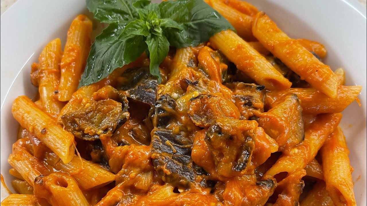 🍝 Penne Rigate con Mozzarella Filante e Melanzane 🍆 ✨
