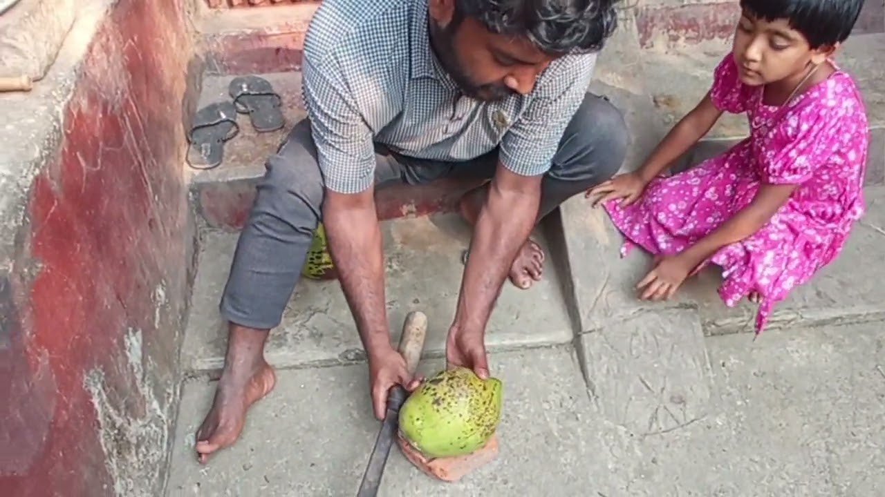 নিজের গাছের ডাবের পানি দিয়ে ইফতার করলাম।  আলহামদুলিল্লাহ  🇧🇩