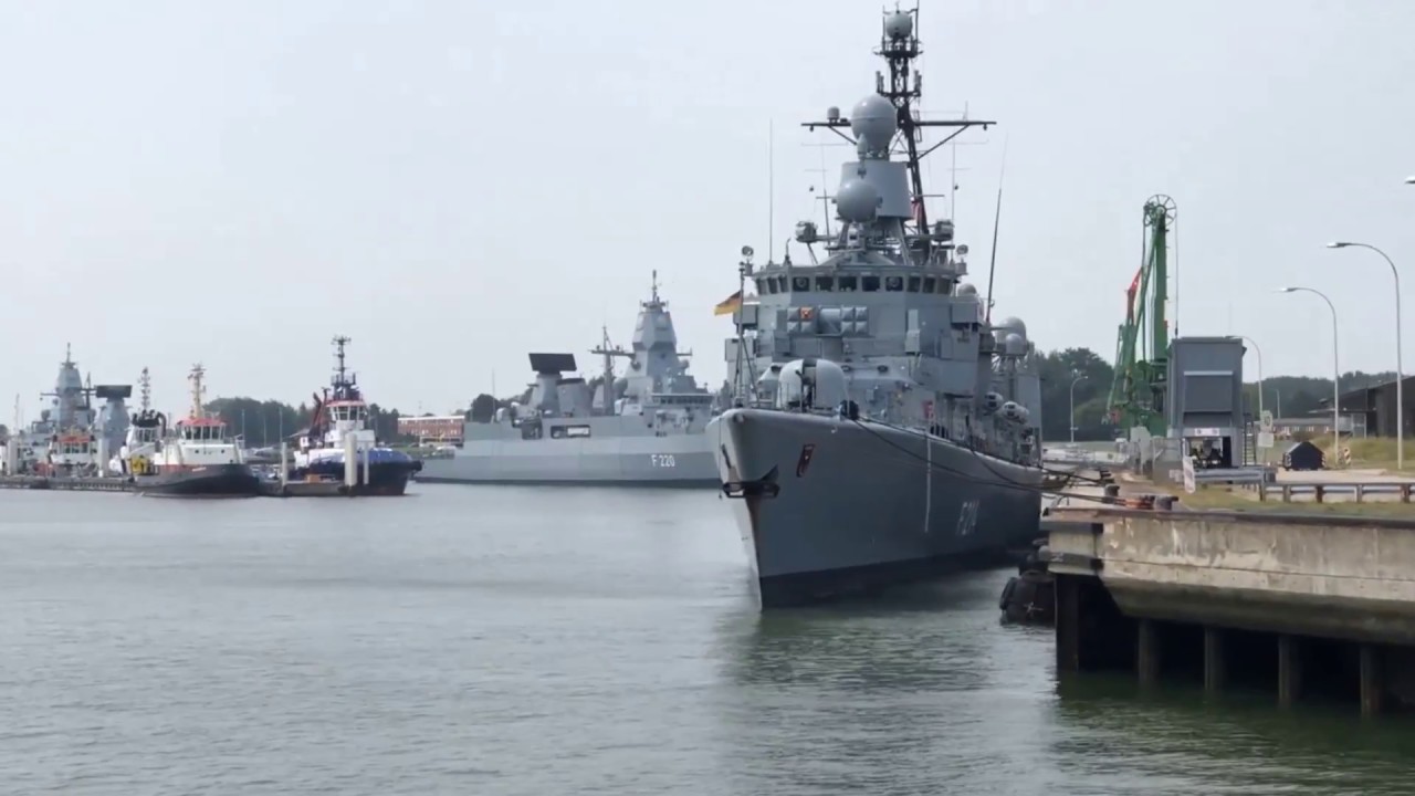 Fahrt durch den Marinestützpunkt Wilhelmshaven Neuer Vorhafen (4. Einfahrt)