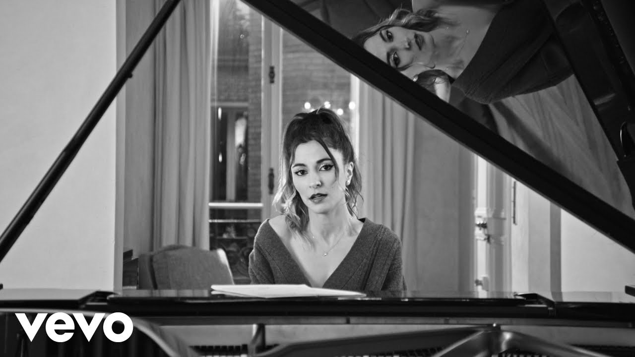 Vernis Rouge - La Fille (Version Orchestrale) (Clip officiel)