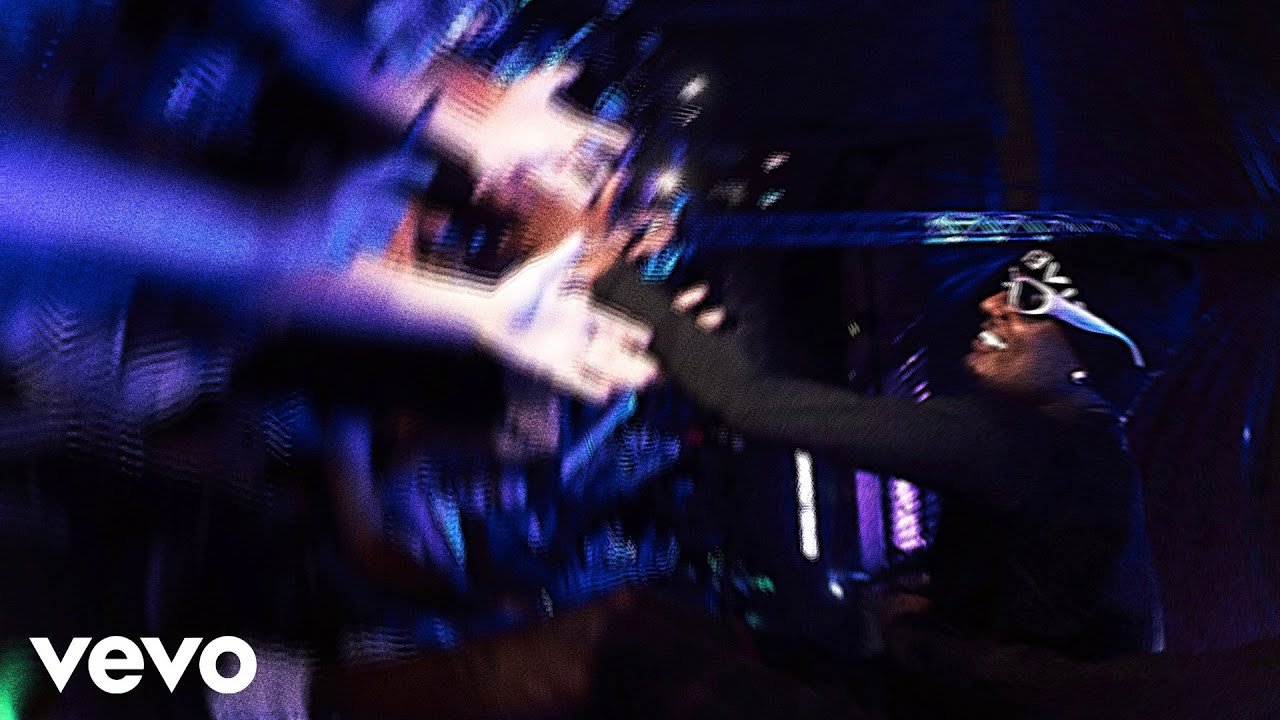 DEREK - Essa Vadia Me Estiga - LIVE at @ Crazy Bar