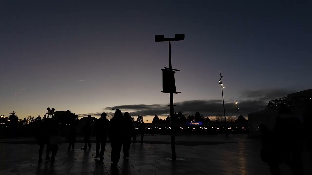 I Drove All Night to Disneyland Paris NYE… then the COLD won 🥶🎇 (DJI Pocket 3 Clips)
