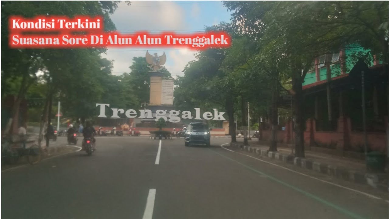 Jalan Jalan Menikmati Suasana Sore Hari Di Alun Alun Trenggalek Jawa Timur