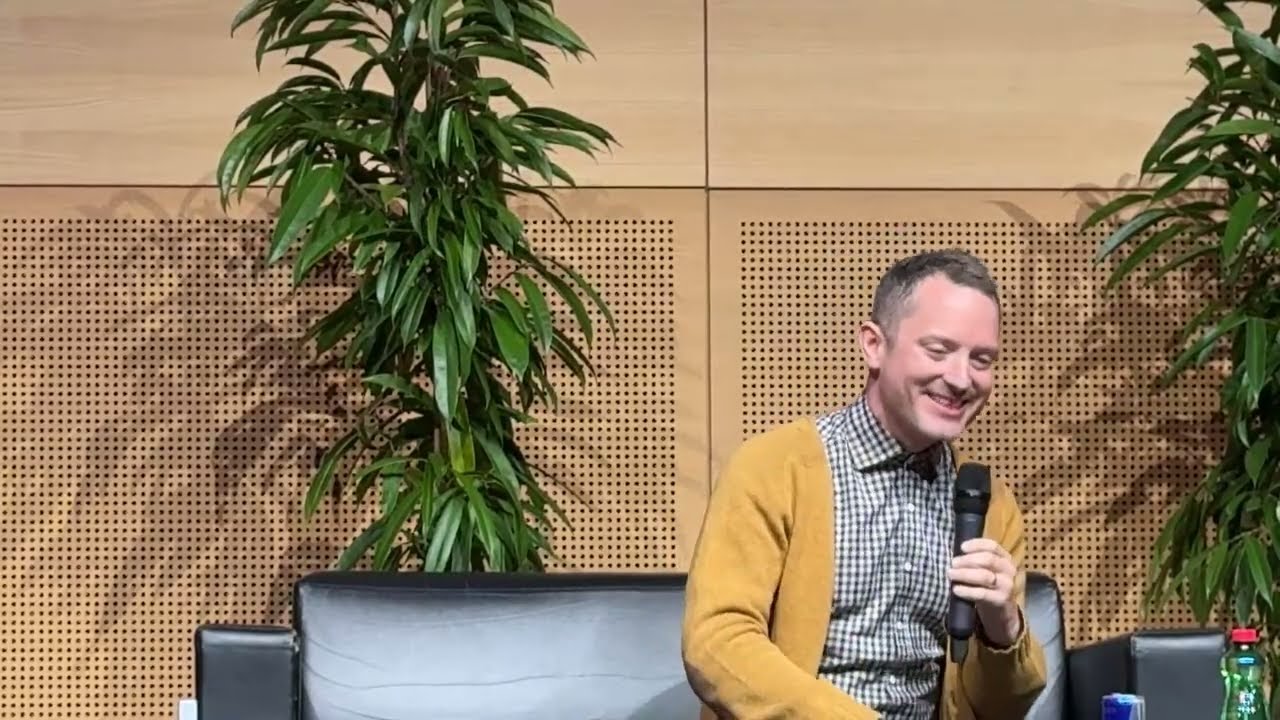 Elijah Wood speaking in the Vienna Comic Con 2025