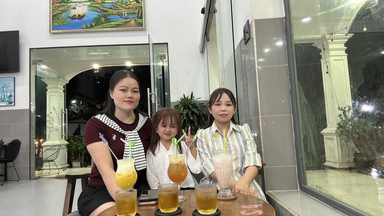 Ba chị em độc thân cùng nhau tâm sự giữa trời mưa gió || Huyền Hrê