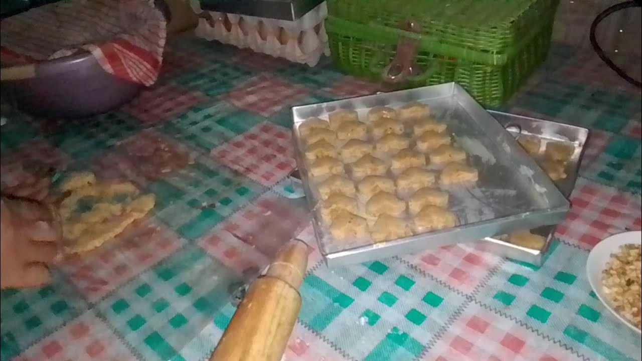 HARI INI BUNDA EMI BIKIN ROTI KACANG