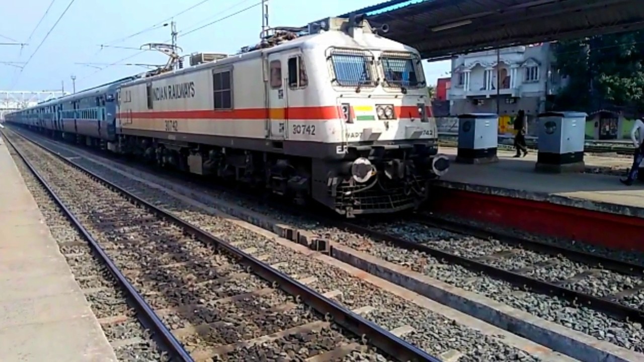 53176 Lalgola Passenger HWH WAP7 30742(Track Sound)