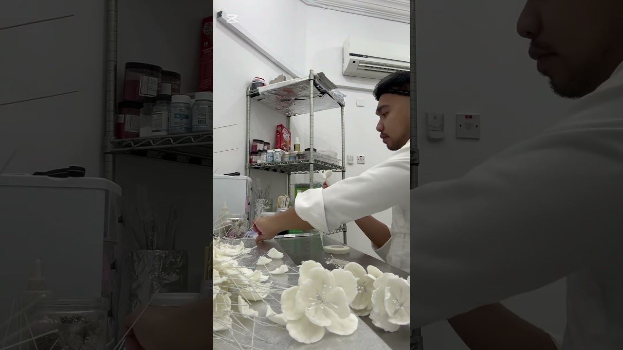 &ldquo;HOW TO MAKE EDIBLE PEONY FLOWERS&rdquo; #cakedecorating #cake #cakedesign #baking