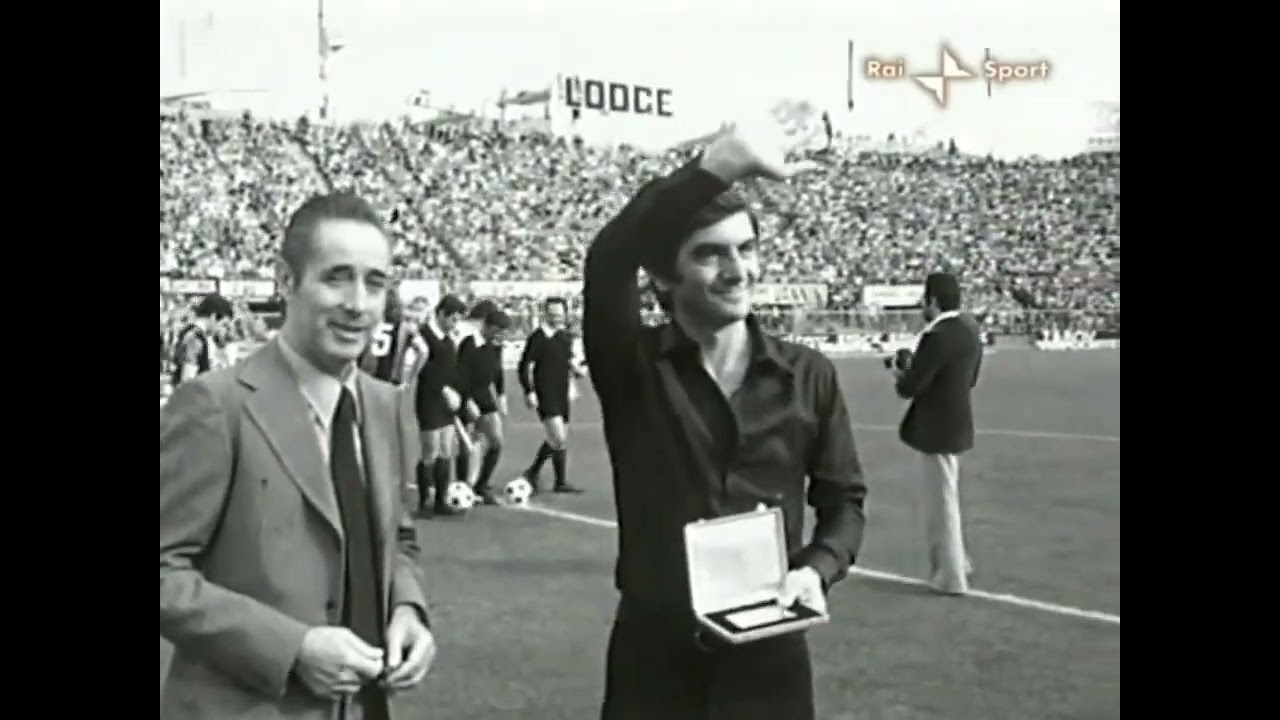 Onorevole Giacomino salute @lastoriadelbolognafootballclub Giacomo Bulgarelli, © Bologna