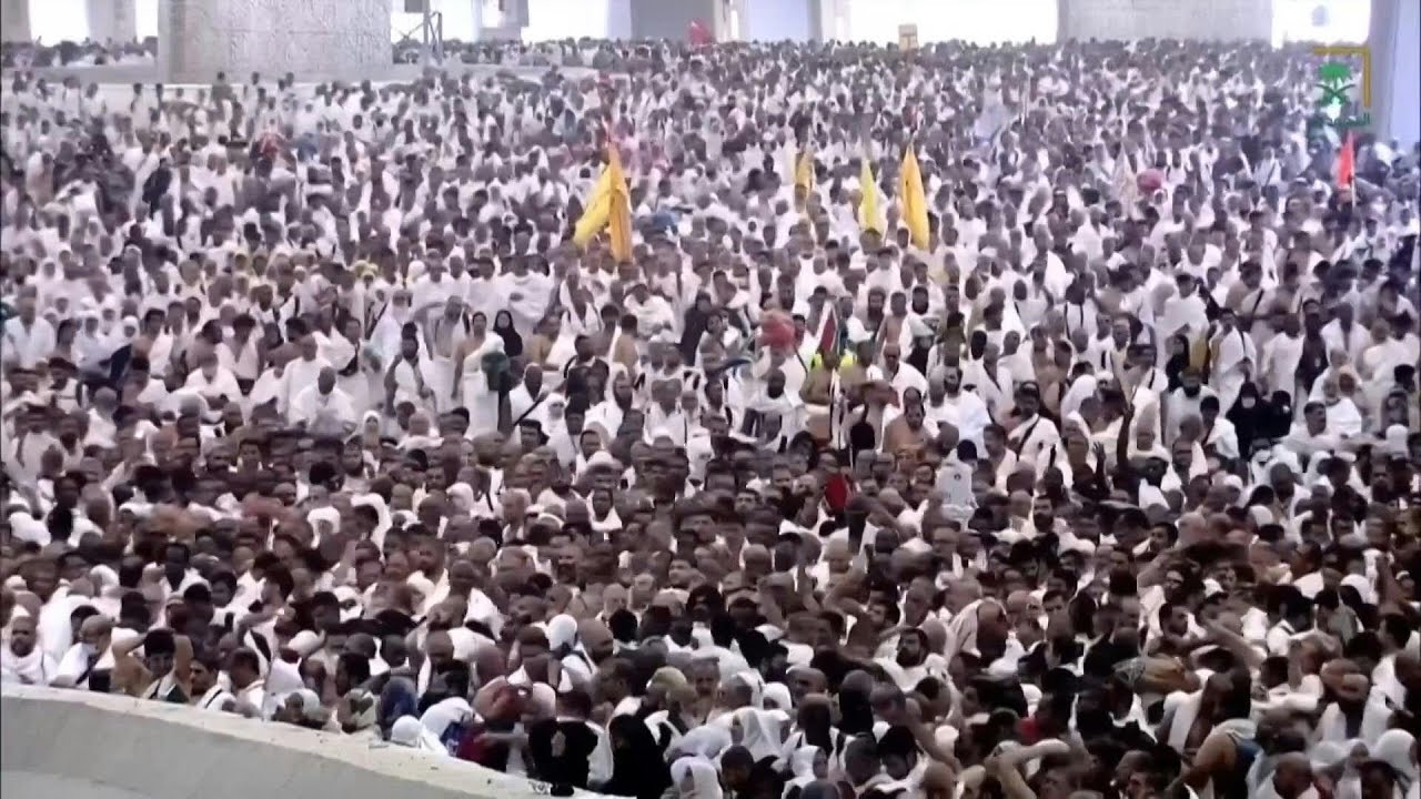 Multidão 'apedreja satanás' no último ritual da peregrinação a Meca | AFP