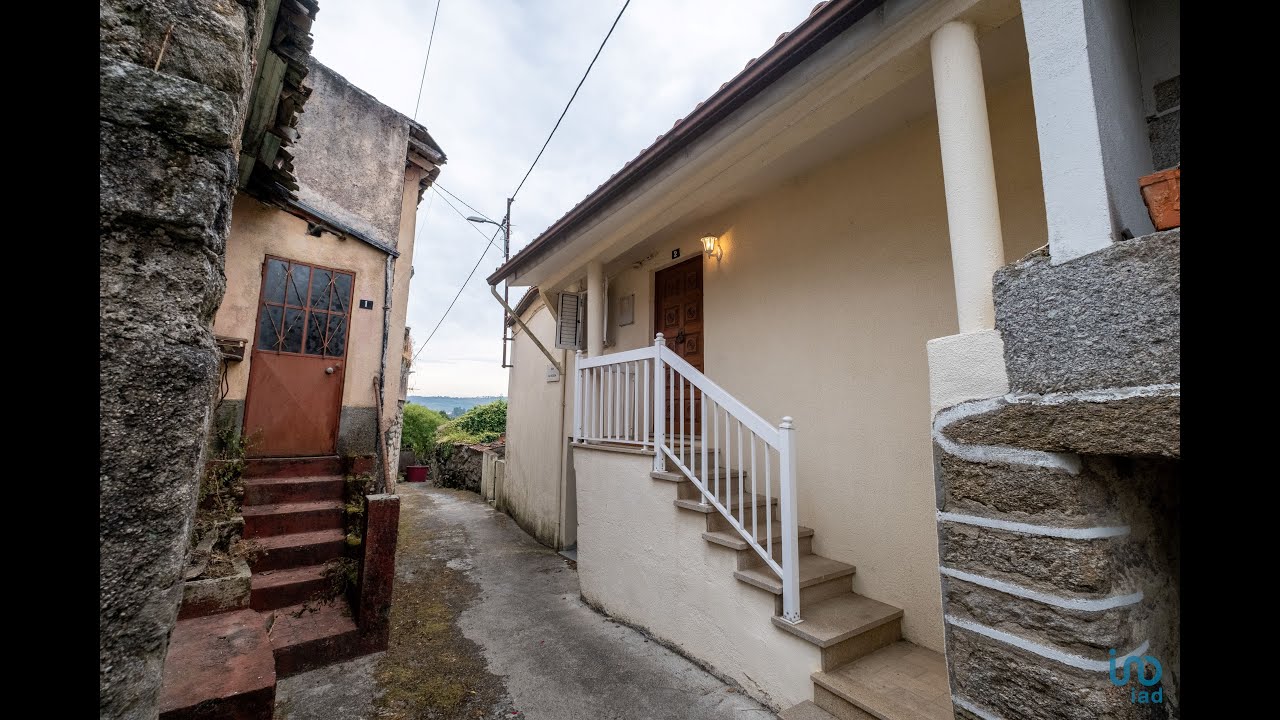 Spacious T7 House with Panaramic Views in Cativelos - EUR 119,500