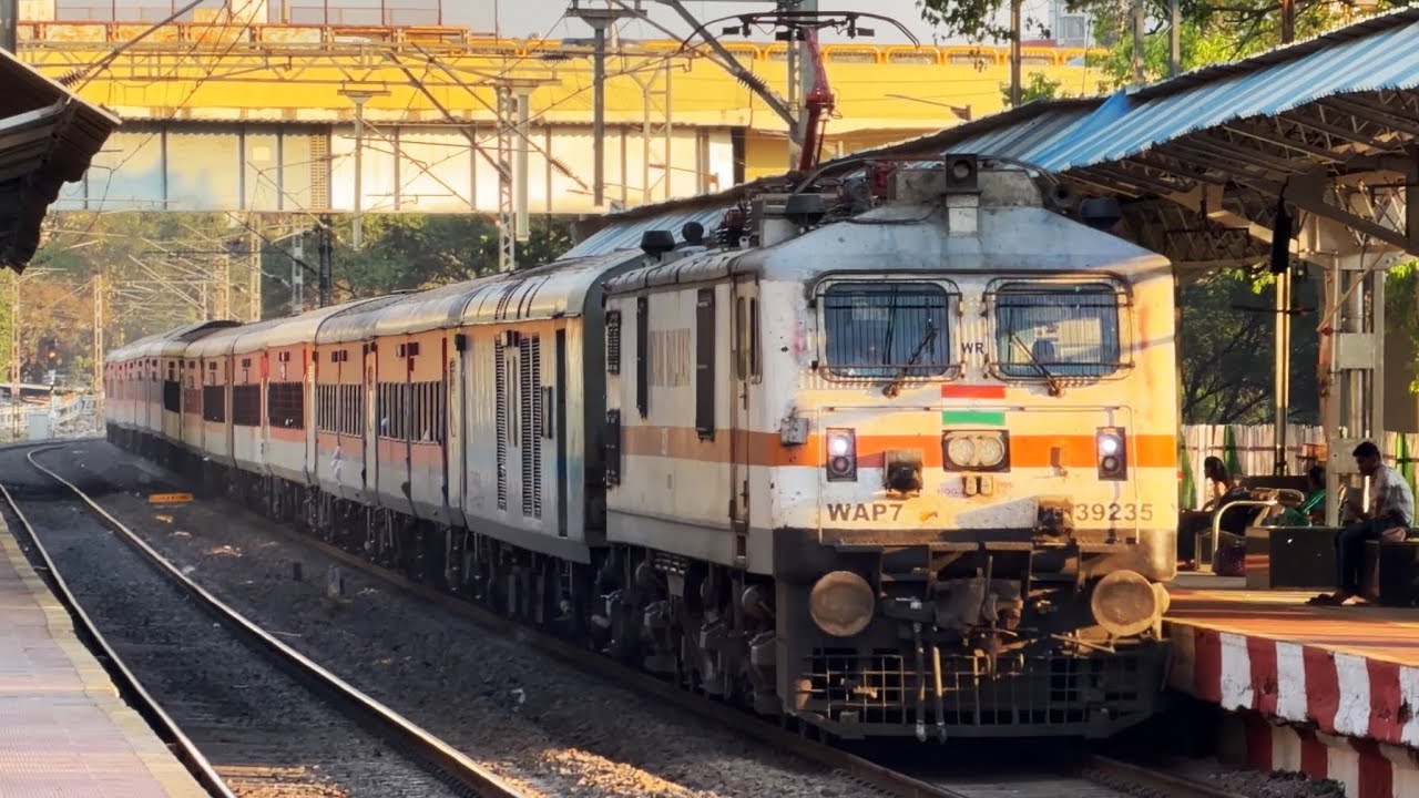 Amazing WAP-7 Crossing! Jaipur Express Meets Hyderabad Express at Kasarwadi | Golden Hour