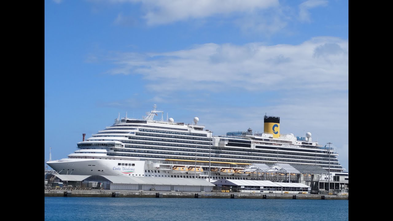 Costa Diadema, di giorno e di notte