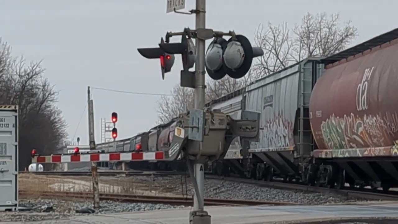 (Rare) Southbound CN Grain train with an unusual Lashup on the Leightion Sub at Spaulding Junction 