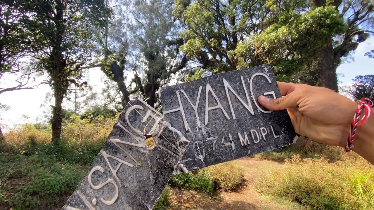 GUNUNG SANGHYANG, BALI