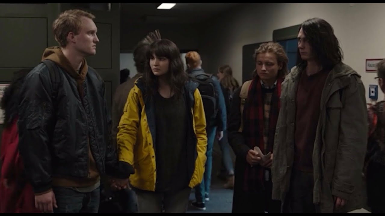 Dark Season 3 - Parallel World Martha, Bartosh & Magnus School Scene