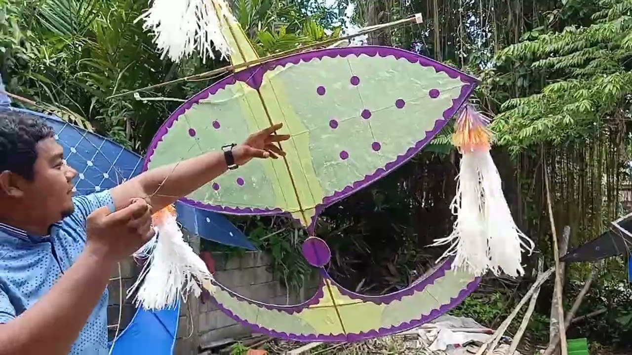 Wau Bulan 4 kaki