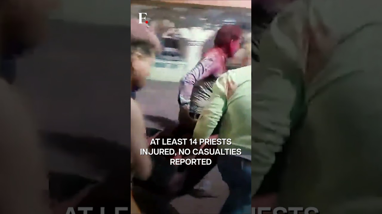 India: Fire Breaks Out at Ujjain Temple During Holi Celebrations | Subscribe to Firstpost
