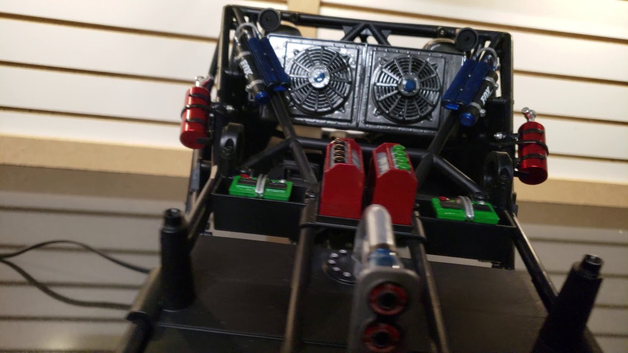 Traxxas UDR - front upper and lower arms build part 4
