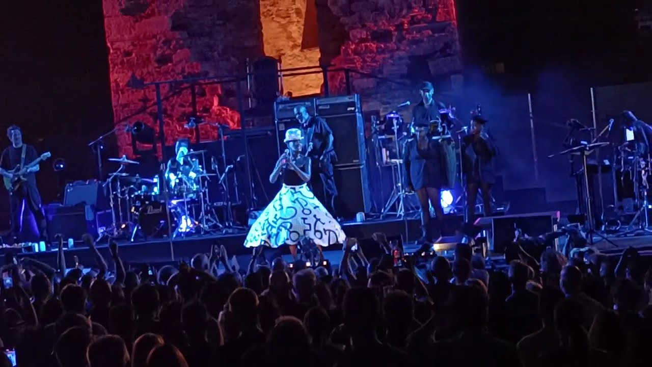 GRACE JONES-LOVE IS THE DRUG/PULL UP TO THE BUMPER live at Sani Festival,Chalkidiki,GR (Aug2 25) 4/5