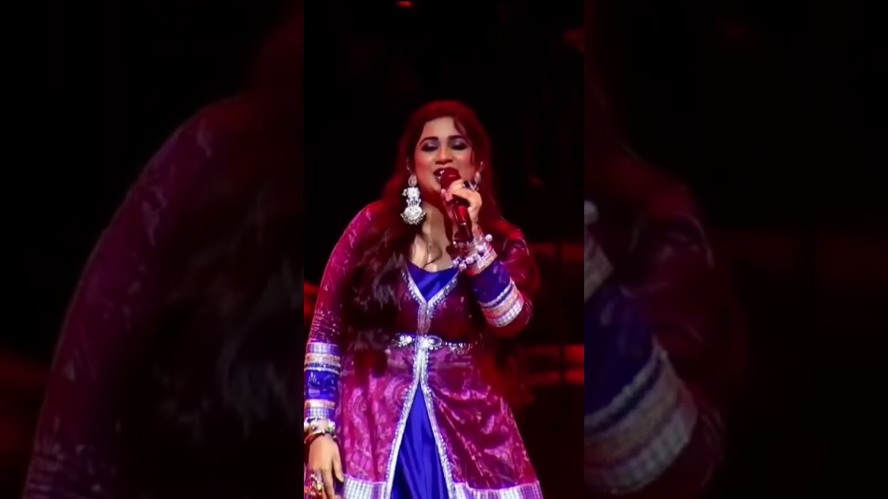 The famous singer Shreya Ghoshal in Cuttack Orissa live concert Balijatra ground