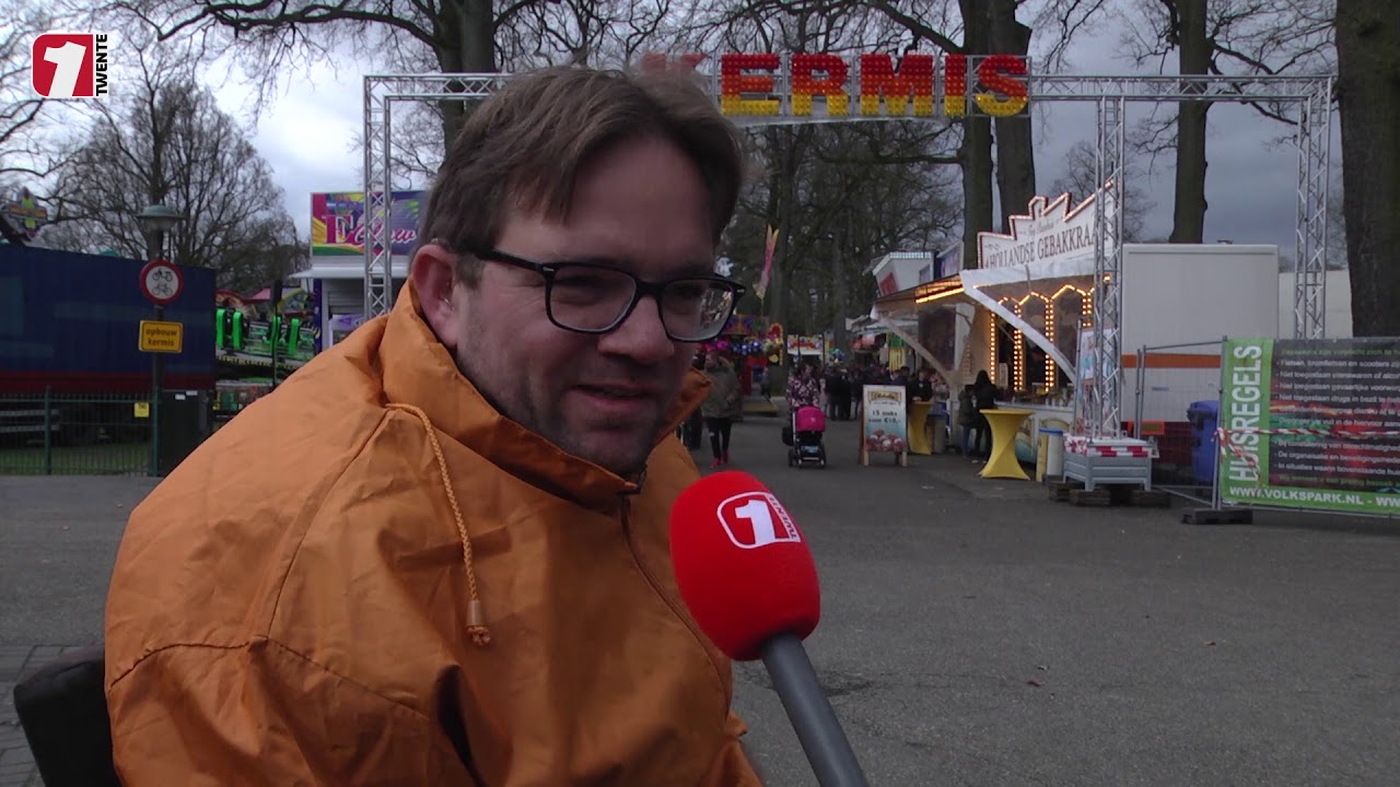 Reportage: Duizend gehandicapten uit hun dak op de Paaskermis