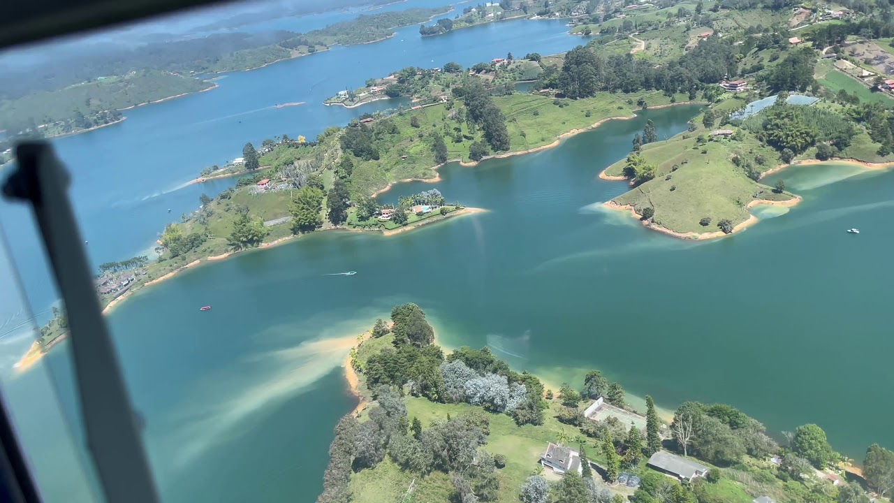 Vuelo en helicóptero sobre guatapé (Embalse) y la piedra del Peñol 🪨 (Antioquia)