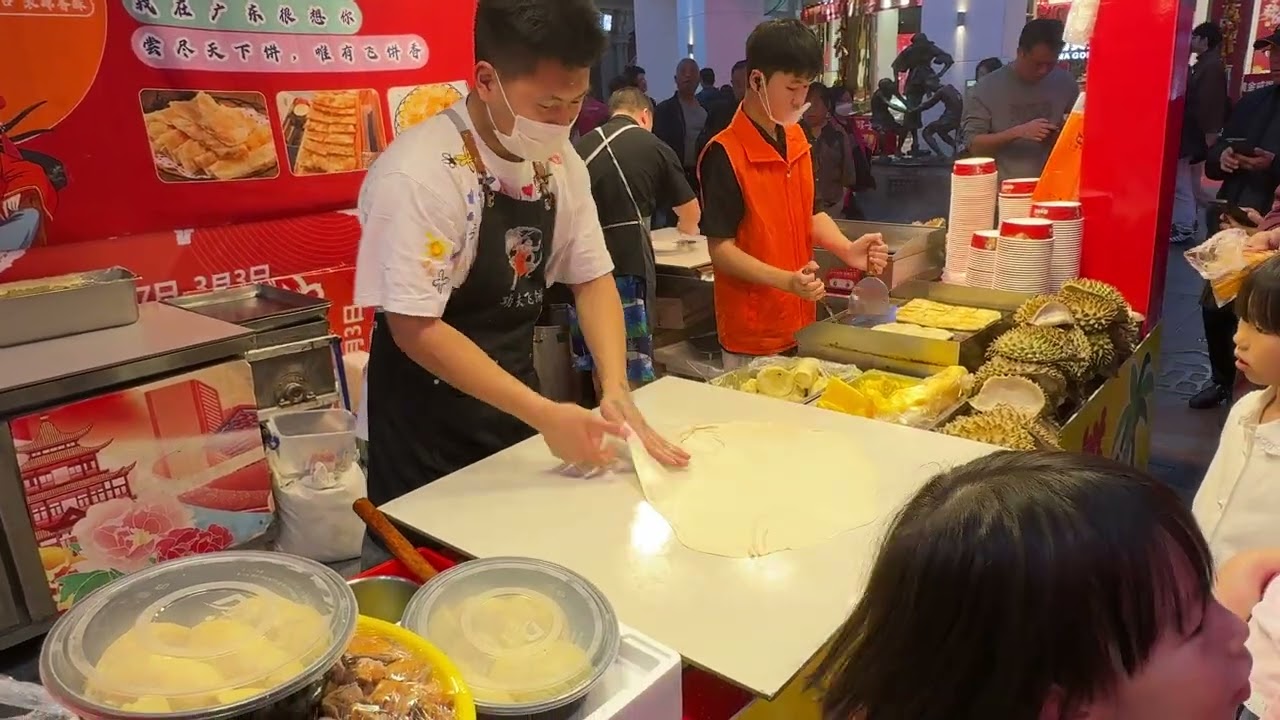 Le marché festif du Nouvel An chinois à Canton en 2026. Street Food, Freestyle (chinese) Pizza
