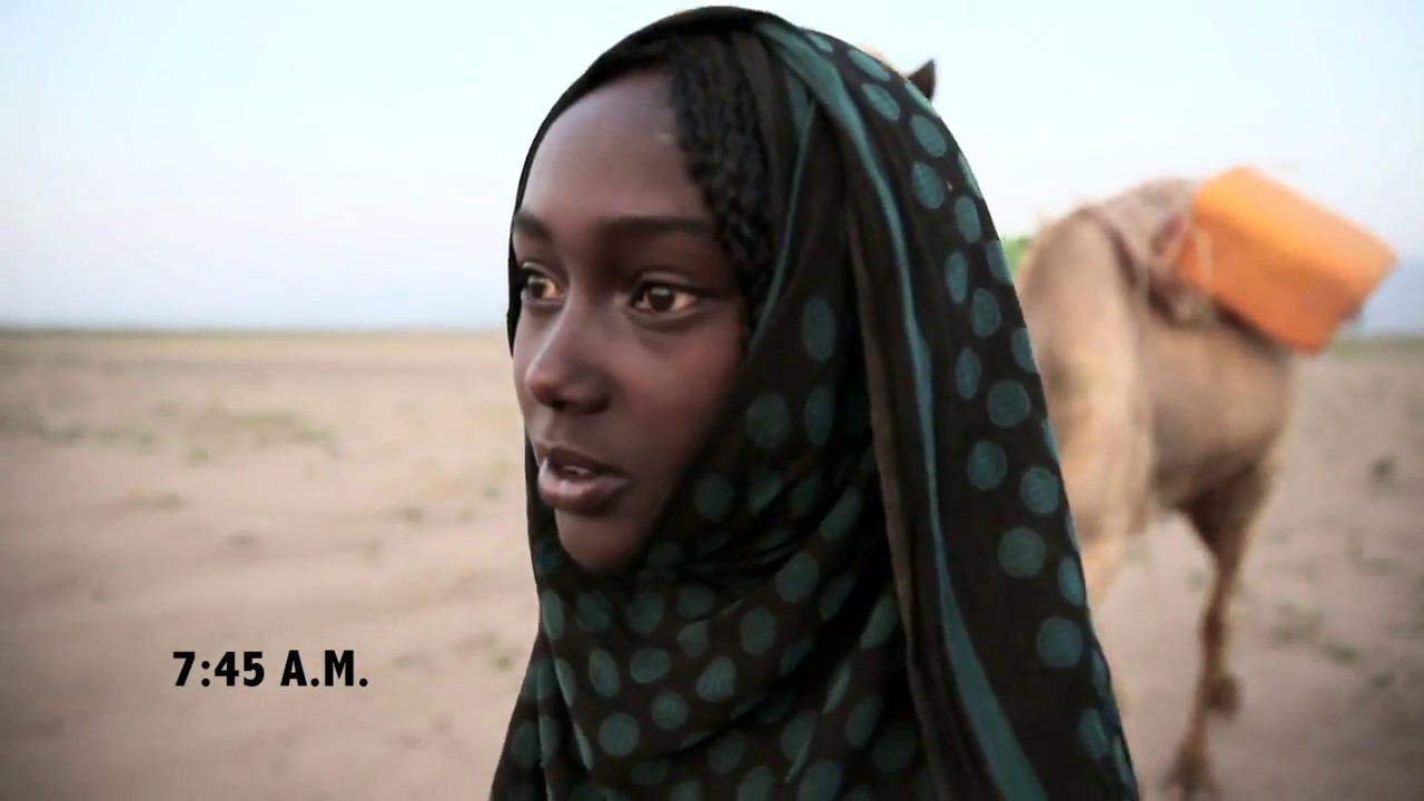 Místo do školy chodí pro vodu: Den očima 13leté Ayshy