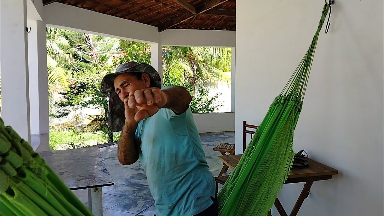 TROLEI O LOURO COM O PERFUME DE PEIDO 