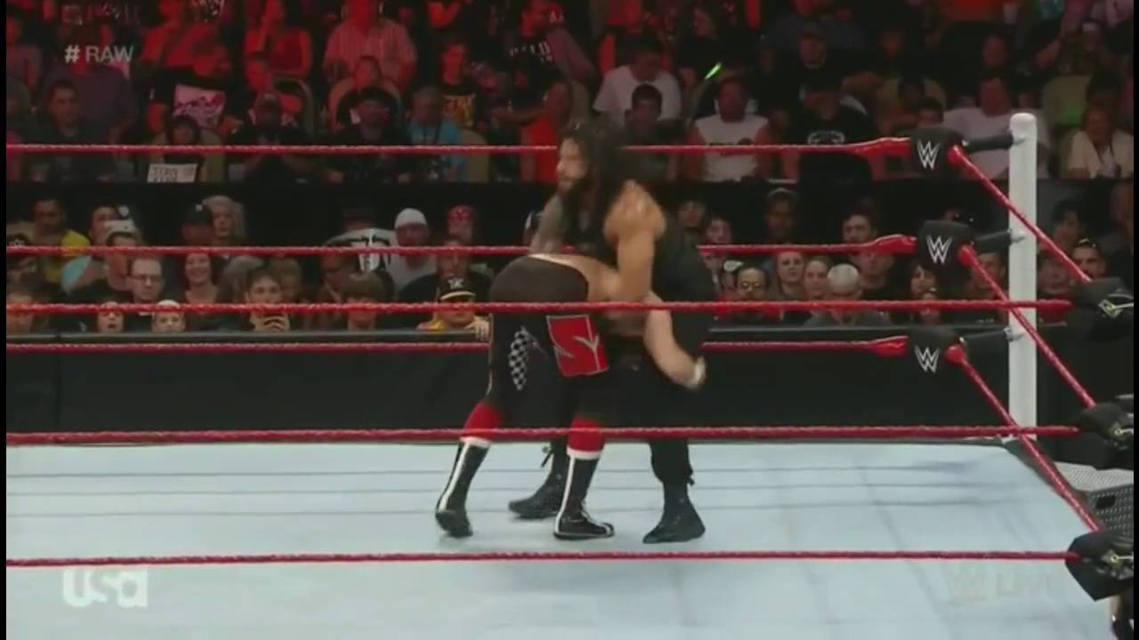 Roman Reigns Powerbombs Sami Zayn