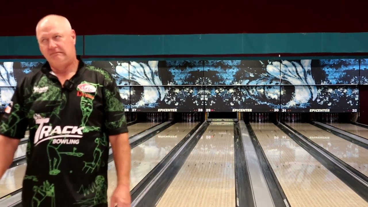 Bob Newman shows off the Hammer Envy Tour Pearl