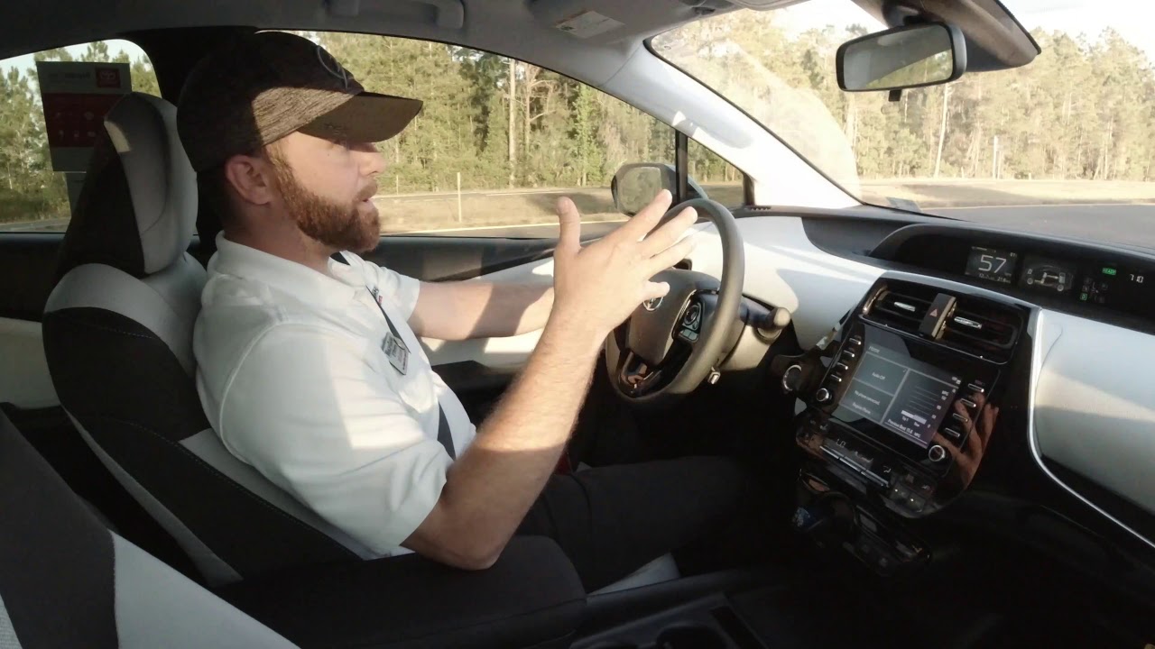 2020 Toyota Prius LE Test Drive