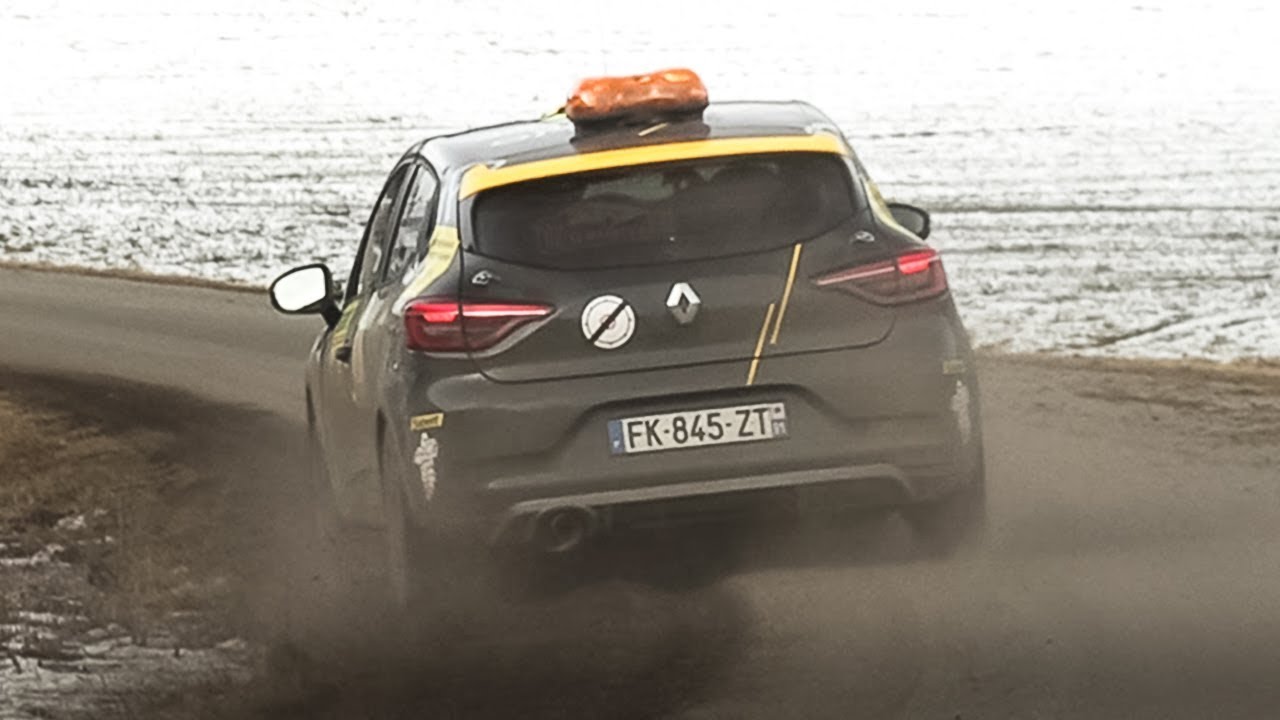 2020 Renault Clio Rally 5 in action: Start, Accelerations & Sound