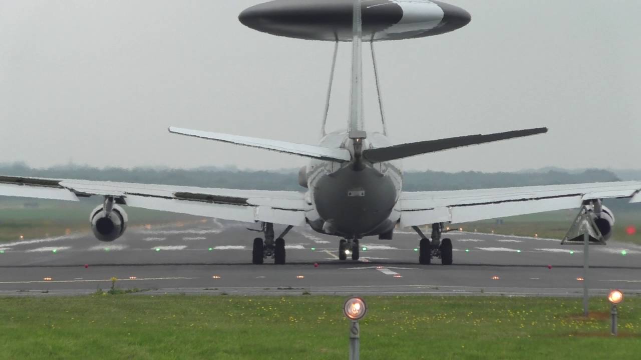 Crazy AWACS E-3 Sentry take off in St. Maarten style