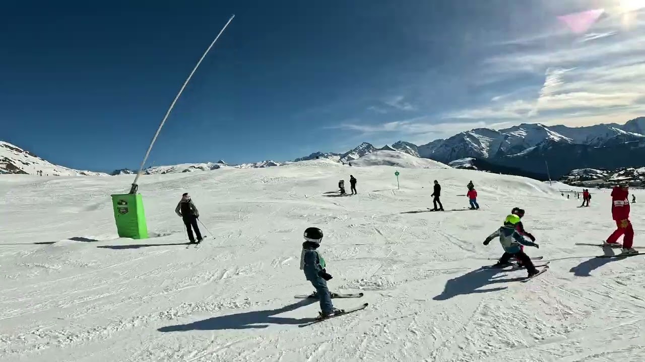 Alpe D'Huez: Chez Roger. A Green to help you cut your teeth with skiing to the village 