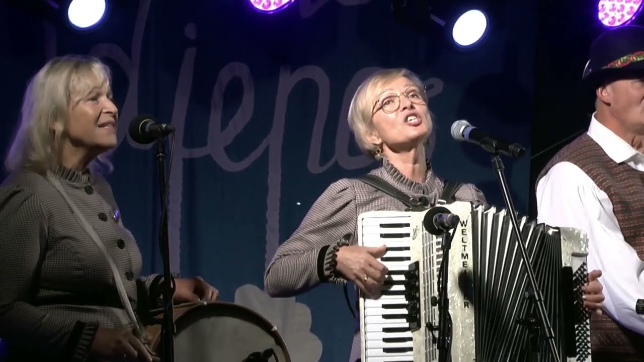 Piemenaitė  - Liaudiškos muzikos kapela „Apynėlis“
