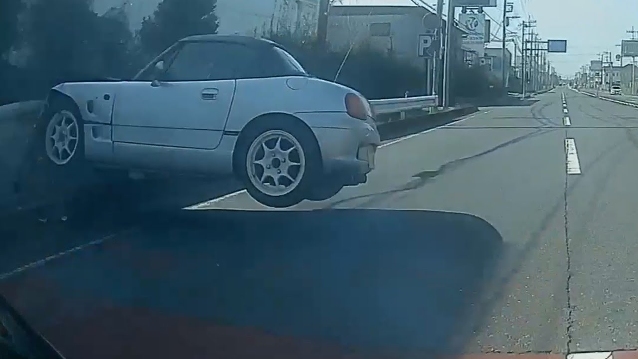 SUZUKI GSX-R1000にカプチーノがカーブで仕掛けた結果