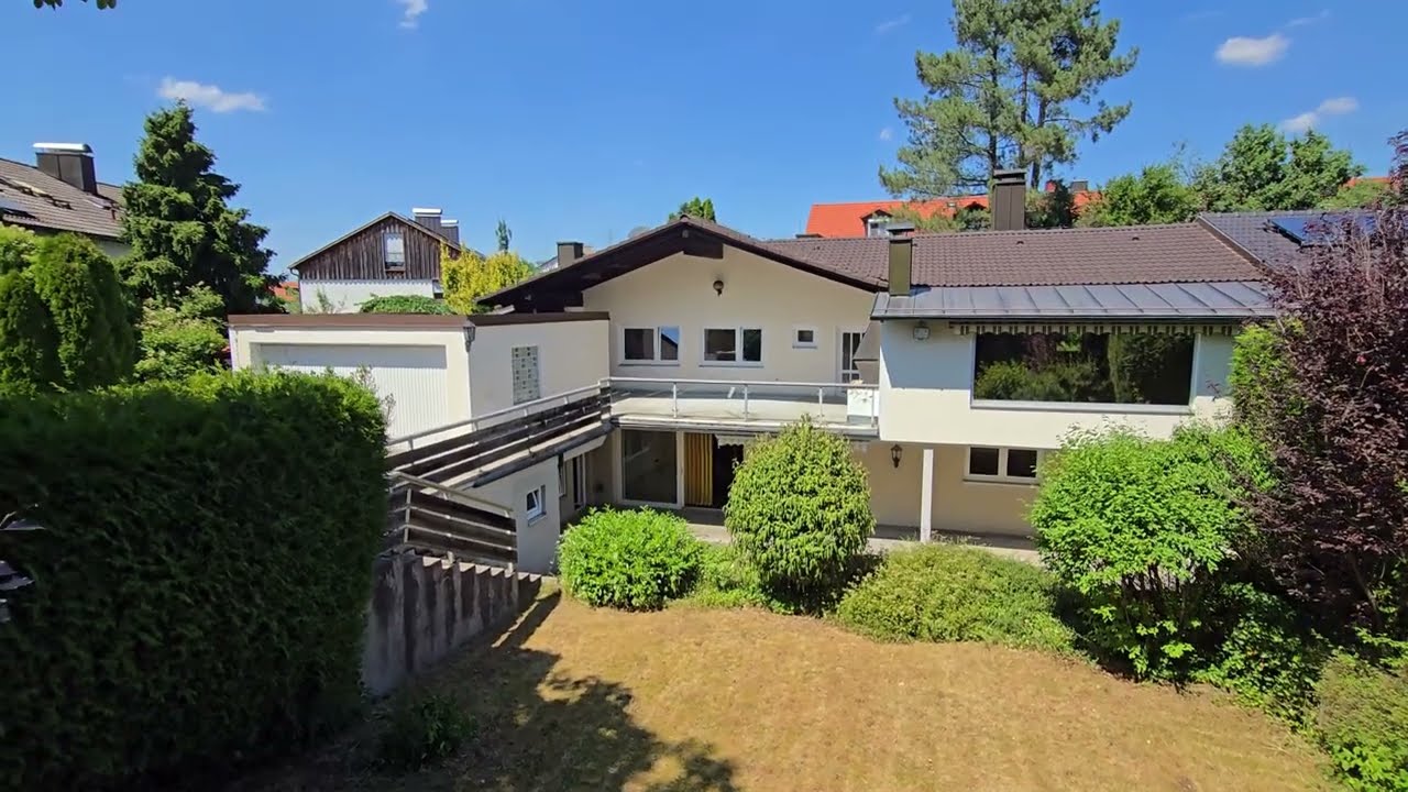 Großzügiges Anwesen inkl. Einliegerwohnung und Baureserve in Brunnthal