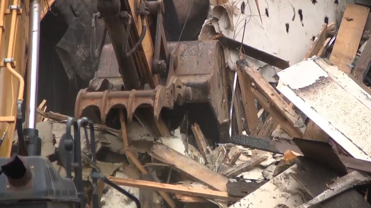 Demolition of South Fulton's troubled Camelot Condominiums begins