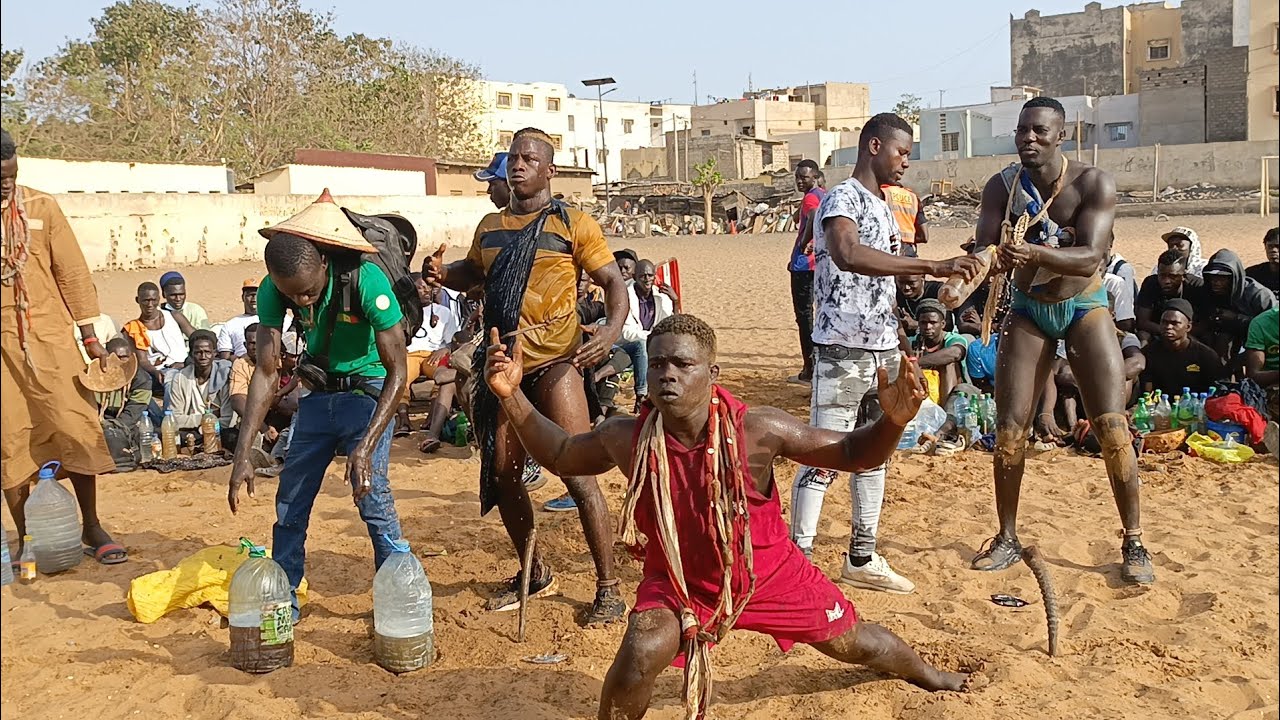 Entrée de Siny Bargny et son sikan pay comédien au terrain Galgui 19 Mai 2024