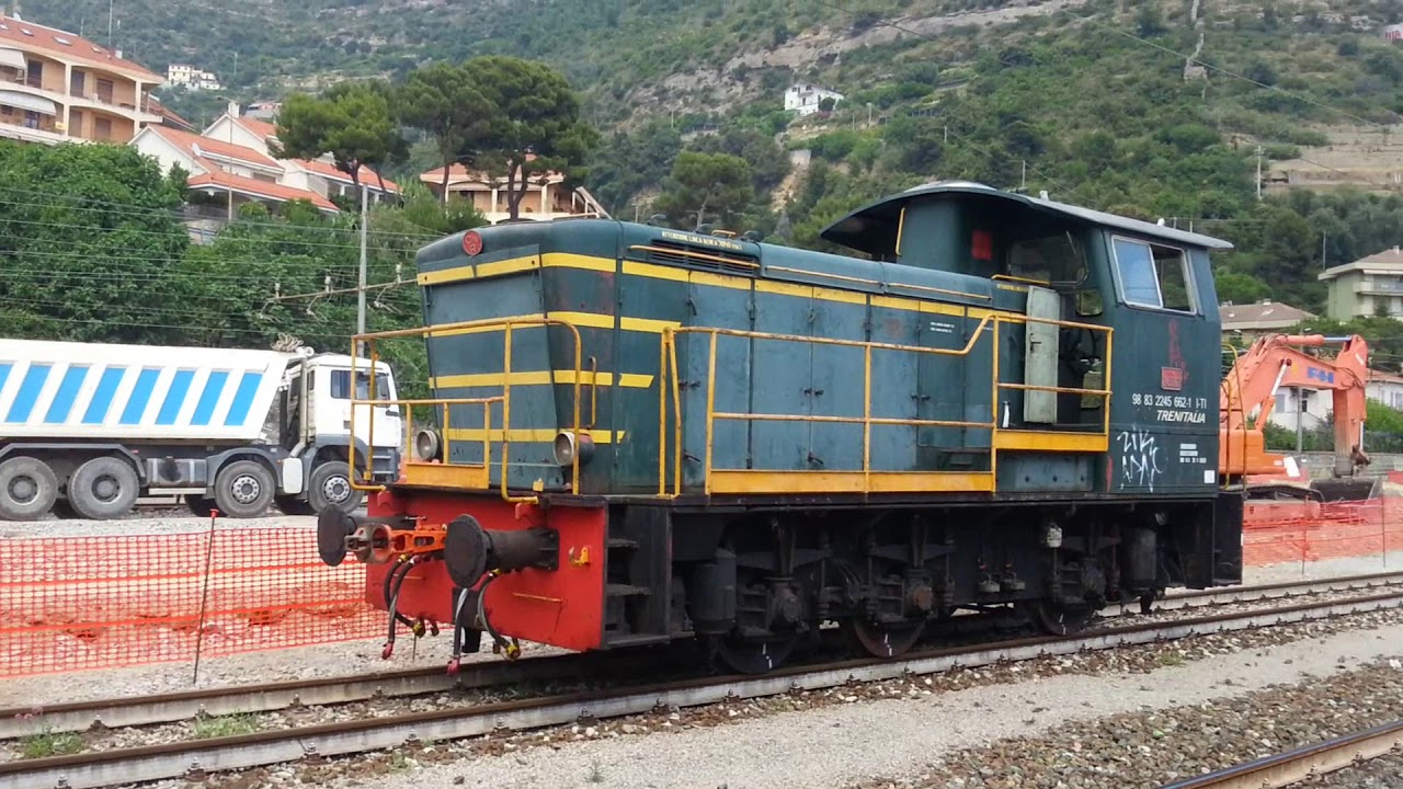 Ventimiglia : arrivo e cambio trazione EC Thello